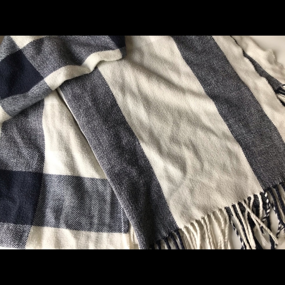 😍 2/$10 Gap Blanket Scarf